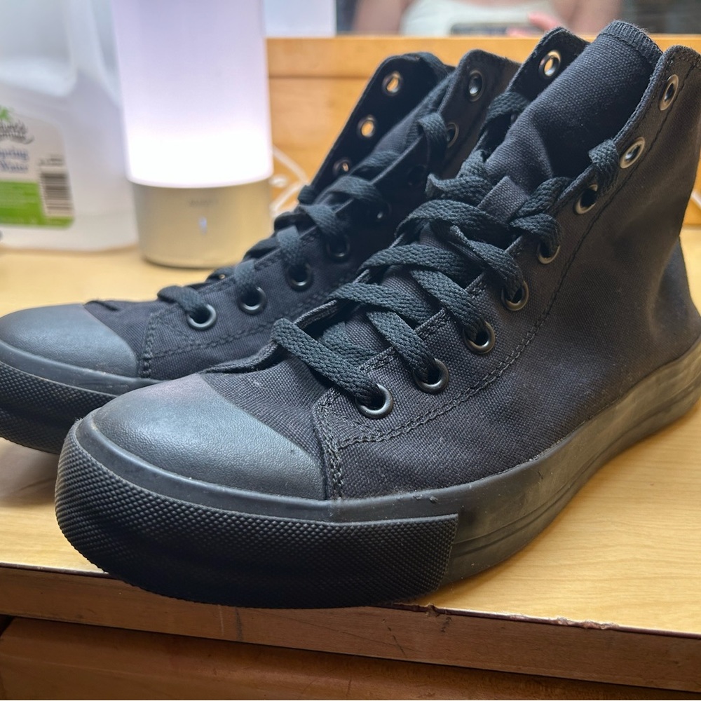Shoes for crews,  nonslip shoes, good for kitchens, waitressing and catering